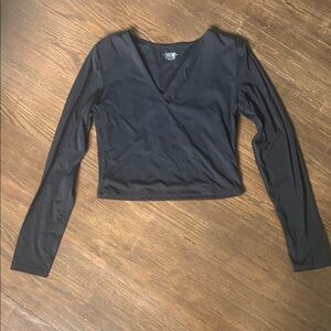 Black Long Sleeve V-Neck Crop Top